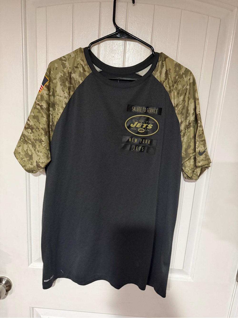 Nike Men’s New York Jets salute to Service T-shirt